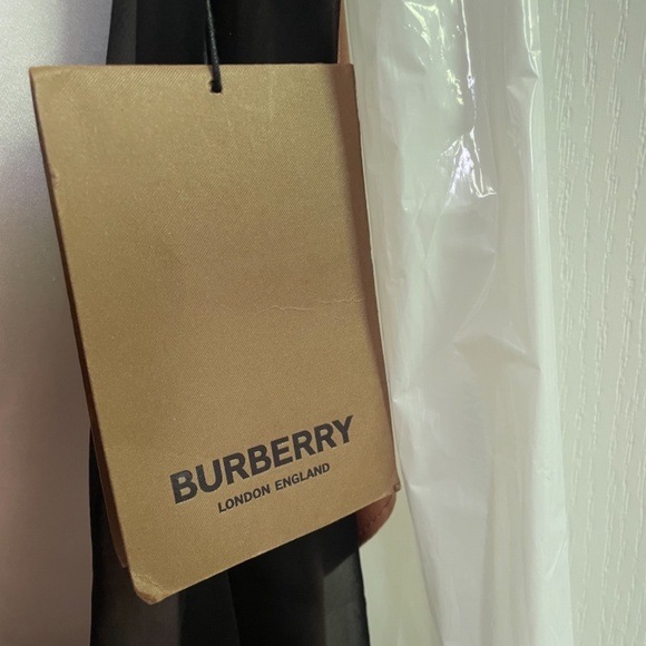 Burberry - Picture 7 of 17